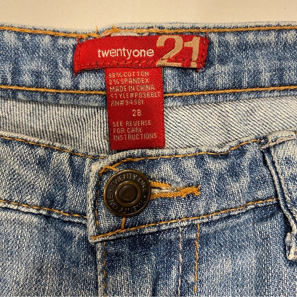 Forever 21 Distressed Jean Denim Shorts, Size 28 - Picture 3 of 3
